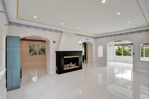 House in Miami Beach, Florida 6 bedrooms, 267.19 sq.m. № 1271815 - photo 28