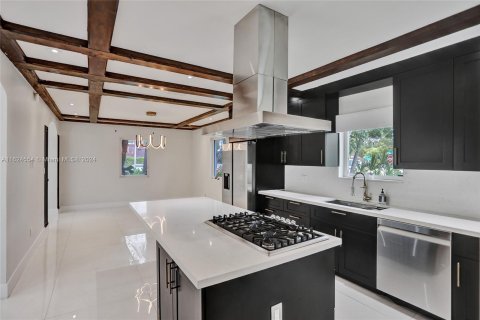 House in Miami Beach, Florida 6 bedrooms, 267.19 sq.m. № 1271815 - photo 7