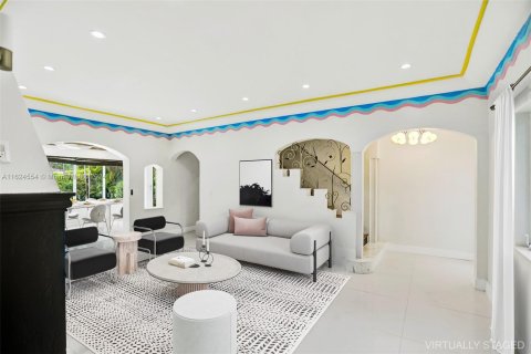 House in Miami Beach, Florida 6 bedrooms, 267.19 sq.m. № 1271815 - photo 27