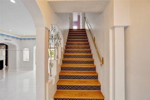 House in Miami Beach, Florida 6 bedrooms, 267.19 sq.m. № 1271815 - photo 16