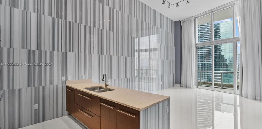 Condominio en Miami, Florida, 1 dormitorio  № 1094795