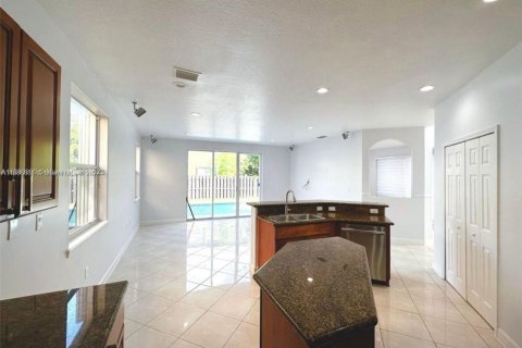 House in Miami, Florida 4 bedrooms, 245.82 sq.m. № 1380600 - photo 7