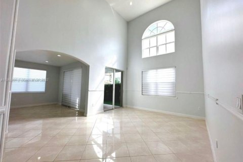 House in Miami, Florida 4 bedrooms, 245.82 sq.m. № 1380600 - photo 11