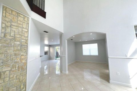 House in Miami, Florida 4 bedrooms, 245.82 sq.m. № 1380600 - photo 12