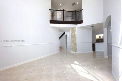 House in Miami, Florida 4 bedrooms, 245.82 sq.m. № 1380600 - photo 14