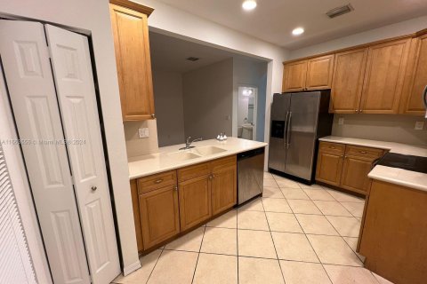 Townhouse in Margate, Florida 3 bedrooms, 142.7 sq.m. № 1380559 - photo 6