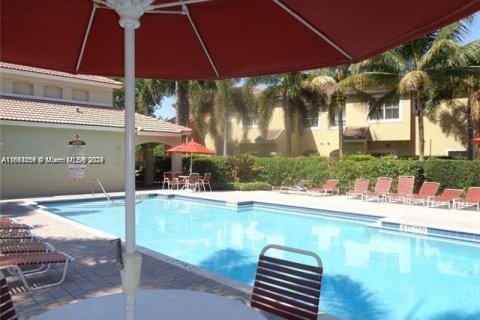 Townhouse in Margate, Florida 3 bedrooms, 142.7 sq.m. № 1380559 - photo 22