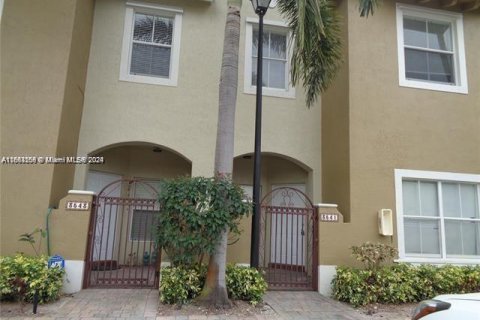 Townhouse in Margate, Florida 3 bedrooms, 142.7 sq.m. № 1380559 - photo 1