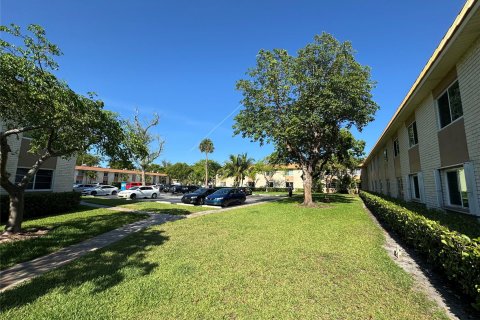 Copropriété à vendre à Wilton Manors, Floride: 2 chambres, 109.62 m2 № 1186220 - photo 12