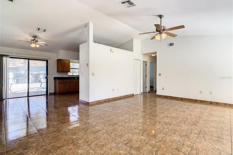 Villa ou maison à vendre à Kissimmee, Floride: 3 chambres, 132.11 m2 № 1324239 - photo 8