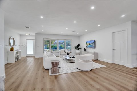 Casa en venta en Fort Lauderdale, Florida, 4 dormitorios, 230.77 m2 № 1380194 - foto 7