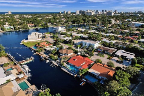 Casa en venta en Fort Lauderdale, Florida, 4 dormitorios, 230.77 m2 № 1380194 - foto 1