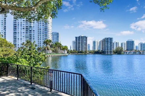 Condo in Aventura, Florida, 1 bedroom  № 1380171 - photo 3