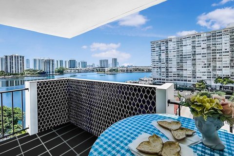 Condo in Aventura, Florida, 1 bedroom  № 1380171 - photo 6