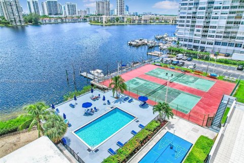 Condominio en venta en Aventura, Florida, 1 dormitorio, 82.4 m2 № 1380171 - foto 4