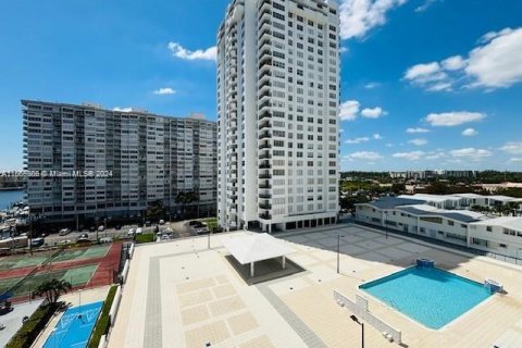 Condominio en venta en Aventura, Florida, 1 dormitorio, 82.4 m2 № 1380171 - foto 2