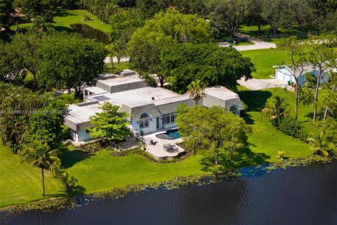 Villa ou maison à vendre à Davie, Floride: 5 chambres, 474.64 m2 № 1380193 - photo 1