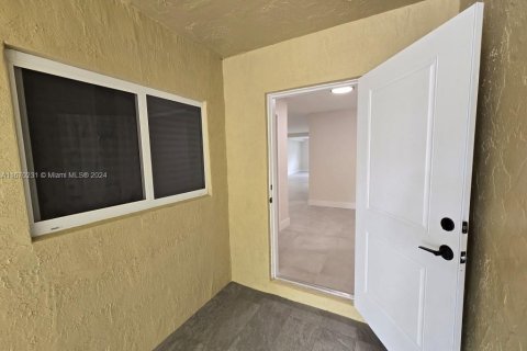 Townhouse in Miami, Florida 3 bedrooms, 115.2 sq.m. № 1391610 - photo 4