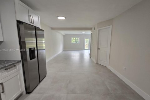 Townhouse in Miami, Florida 3 bedrooms, 115.2 sq.m. № 1391610 - photo 11