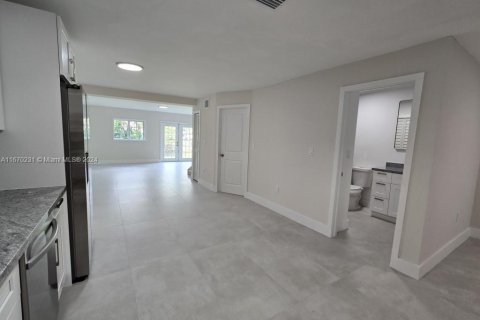 Townhouse in Miami, Florida 3 bedrooms, 115.2 sq.m. № 1391610 - photo 12