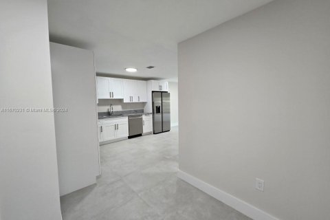 Townhouse in Miami, Florida 3 bedrooms, 115.2 sq.m. № 1391610 - photo 6