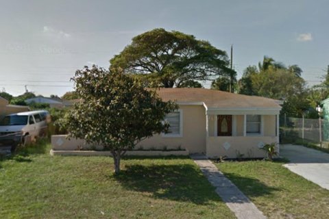 Купить виллу или дом в Лейк-Уорт, Флорида 3 спальни, 86.96м2, № 53750 - фото 1