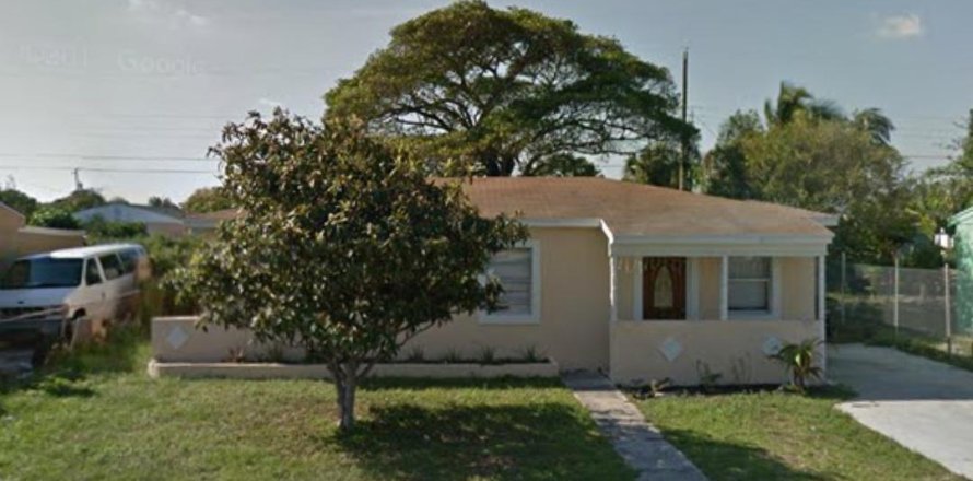 House in Lake Worth, Florida 3 bedrooms, 86.96 sq.m. № 53750