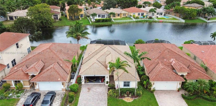 Casa en Miramar, Florida 3 dormitorios, 170.85 m2 № 1421725