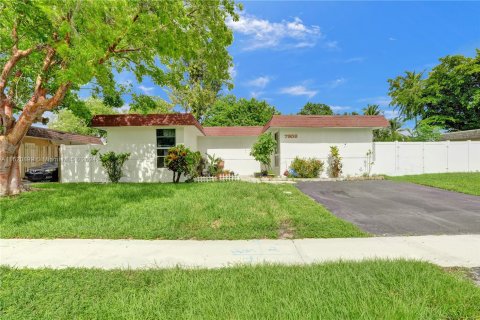 Villa ou maison à vendre à Tamarac, Floride: 3 chambres, 85.84 m2 № 1270288 - photo 1