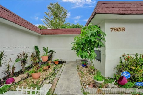 Casa en venta en Tamarac, Florida, 3 dormitorios, 85.84 m2 № 1270288 - foto 3