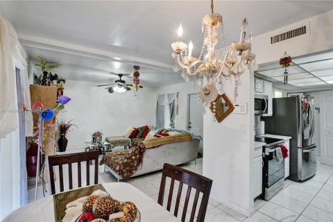 Villa ou maison à vendre à Tamarac, Floride: 3 chambres, 85.84 m2 № 1270288 - photo 10