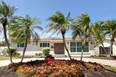 Villa ou maison à louer à Hollywood, Floride: 5 chambres, 197.88 m2 № 196302 - photo 17