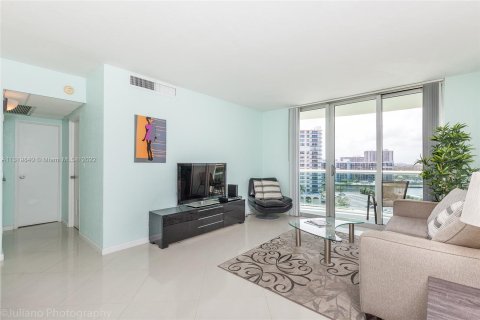 Condominio en alquiler en Hollywood, Florida, 1 dormitorio, 75.44 m2 № 196265 - foto 16