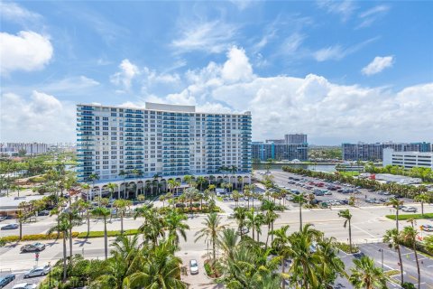 Condominio en alquiler en Hollywood, Florida, 1 dormitorio, 75.44 m2 № 196265 - foto 25