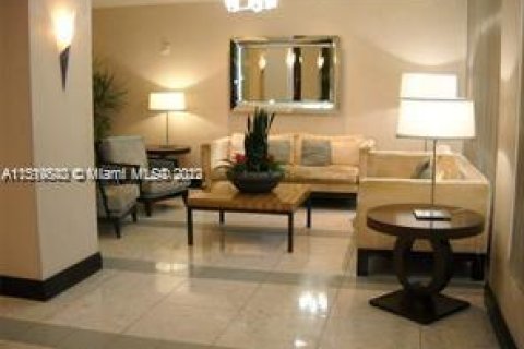 Condominio en alquiler en Hollywood, Florida, 1 dormitorio, 75.44 m2 № 196265 - foto 27