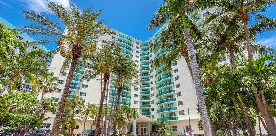 Condo in Hollywood, Florida, 1 bedroom  № 196265