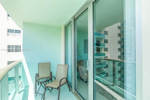 Condo in Hollywood, Florida, 1 bedroom  № 196265 - photo 23