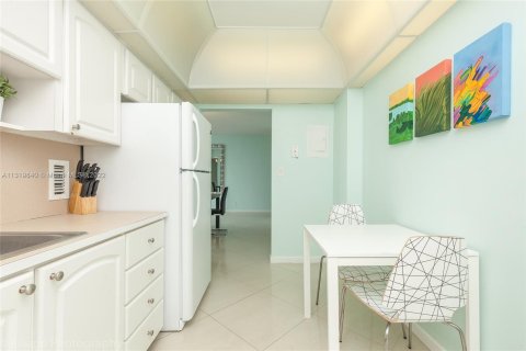 Condominio en alquiler en Hollywood, Florida, 1 dormitorio, 75.44 m2 № 196265 - foto 13