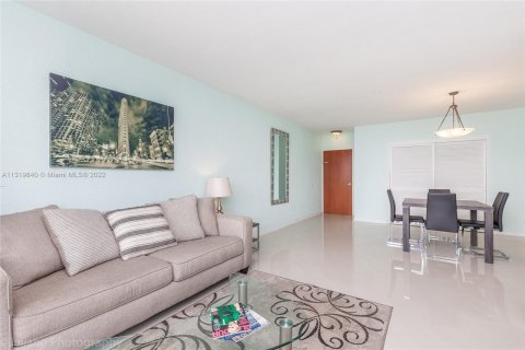 Condominio en alquiler en Hollywood, Florida, 1 dormitorio, 75.44 m2 № 196265 - foto 18