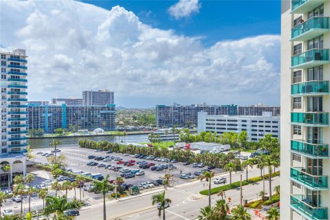 Condominio en alquiler en Hollywood, Florida, 1 dormitorio, 75.44 m2 № 196265 - foto 24