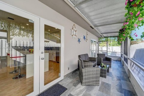 Villa ou maison à louer à Hollywood, Floride: 4 chambres, 176.51 m2 № 196303 - photo 24