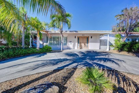 Villa ou maison à louer à Hollywood, Floride: 4 chambres, 176.51 m2 № 196303 - photo 1