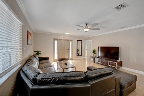 Casa en alquiler en Hollywood, Florida, 4 dormitorios, 176.51 m2 № 196303 - foto 5