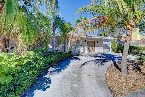 House in Hollywood, Florida 4 bedrooms, 176.51 sq.m. № 196303 - photo 2