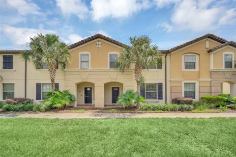 Adosado en venta en Kissimmee, Florida, 5 dormitorios, 210.24 m2 № 1359420 - foto 1