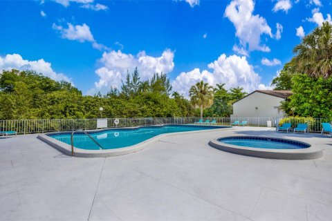 Copropriété à vendre à Miami, Floride: 3 chambres, 146.69 m2 № 1186561 - photo 12