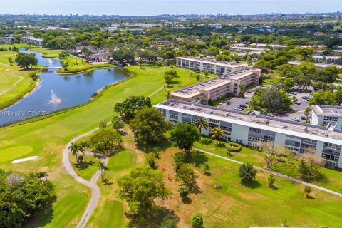 Condominio en venta en Coconut Creek, Florida, 2 dormitorios, 107.4 m2 № 1186104 - foto 25