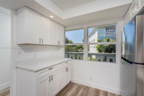 Condo in Coconut Creek, Florida, 2 bedrooms  № 1186104 - photo 6