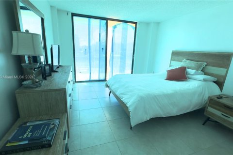 Condo in Sunny Isles Beach, Florida, 2 bedrooms  № 1383603 - photo 22