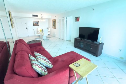 Condo in Sunny Isles Beach, Florida, 2 bedrooms  № 1383603 - photo 10